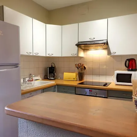 Holiday home De Charme Avec Parc, Tennis Et Salle De Jeux Pres D'un Chateau A Parigny - Fr-1-496-160 *