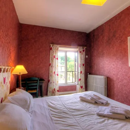 Holiday home De Charme Avec Parc, Tennis Et Salle De Jeux Pres D'un Chateau A Parigny - Fr-1-496-160 *